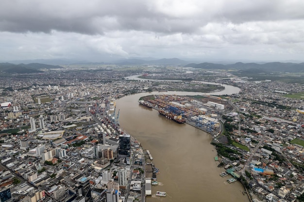 Itajai Santa Catarina Brazilië Luchtfoto van APM Terminals Itajai en zijn stedelijke omgeving