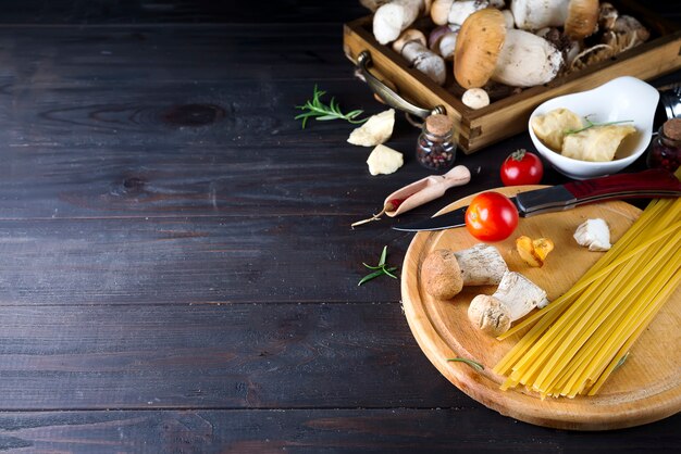 Italiaans eten, ingrediënt van het spaghetti-recept