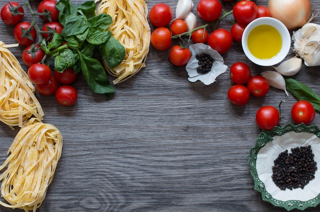Italiaans eten koken ingrediënten voor tomaten pasta