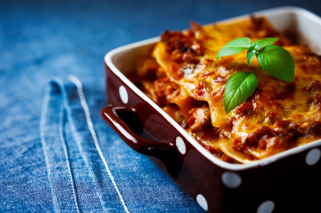 Italiaans eten. Lasagne plaat close-up.