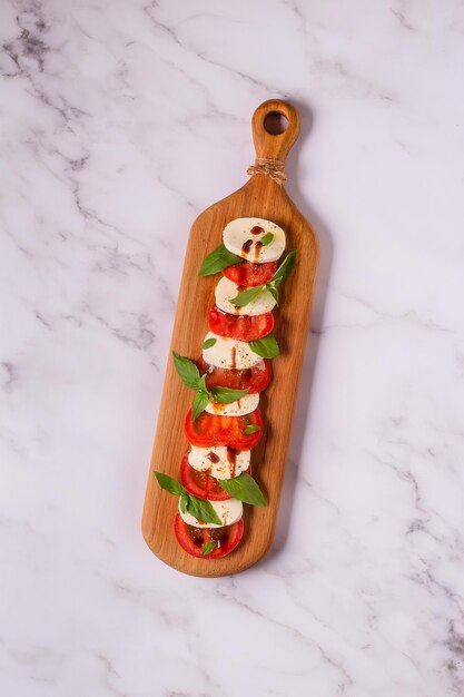 Italiaanse Caprese Salade Met Gesneden Tomaten Mozzarella Basilicum Olijfolie