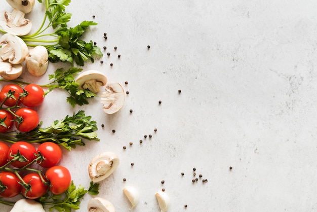 Foto italiaanse ingrediëntengroep op witte lijst