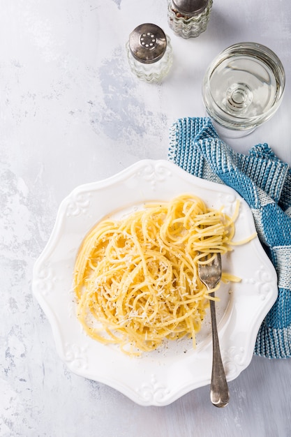 Italiaanse pasta met pecorino-kaas