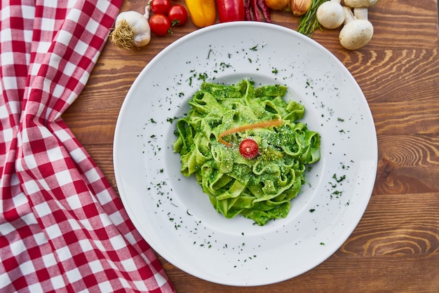 Italiaanse Pasta Met Pesto Saus