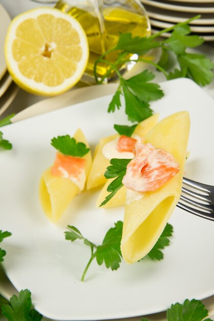 Italiaanse pasta met zalm en peterselie