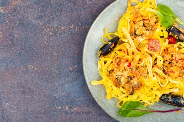 Italiaanse pasta Tagliatelle met zeevruchten