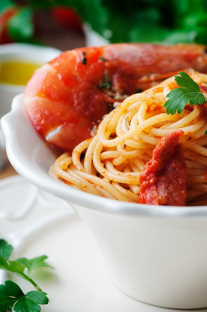 Italiaanse Spaghetti Met Garnalen En Peterselie