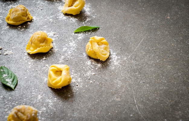 Italiaanse traditionele tortellinideegwaren