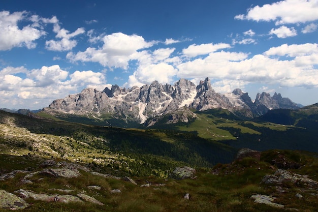 Photo italian alps trentino alto adige val di fiemme in background pale di san martino