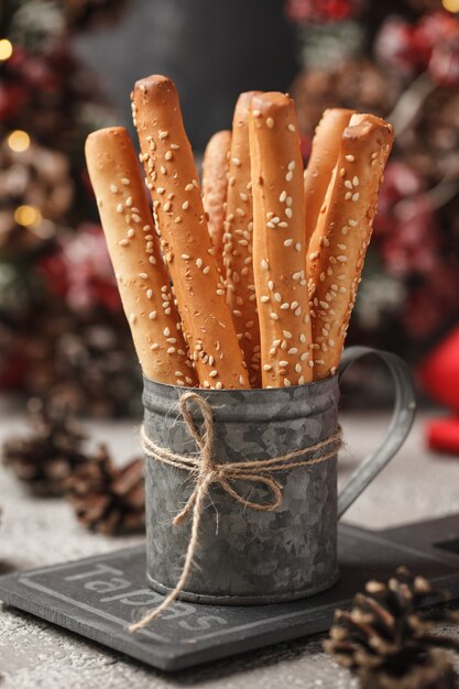 Фото Итальянские хлебные палочки с кунжутом