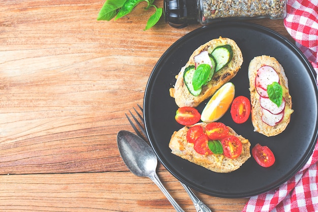 Italian bruschetta with roasted tomatoes