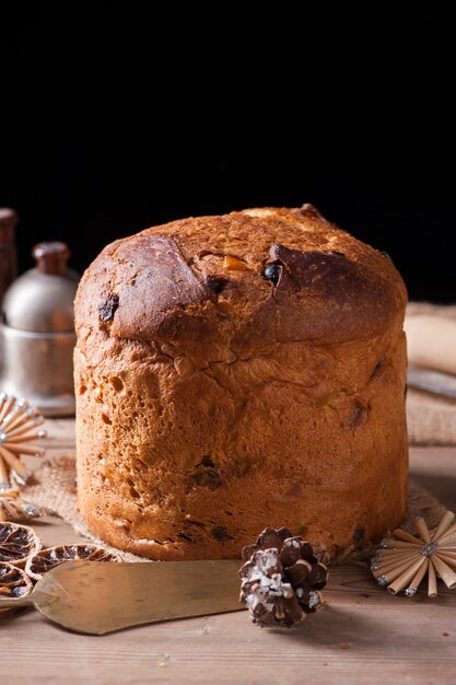 Panettone 전형적인 크리스마스 케이크라는 이탈리아 케이크