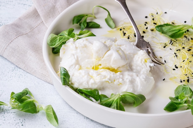 Foto burrata al formaggio italiano