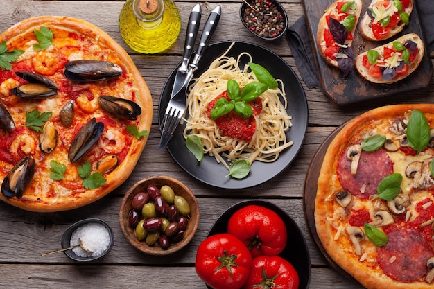 Italian cuisine Pizza pasta and toasts