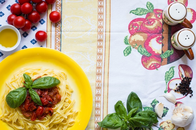 Фото Итальянские кулинарные ингредиенты для томатной пасты