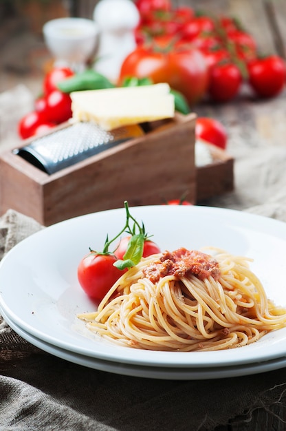 肉とトマトのイタリアンパスタボロネーゼ