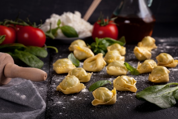 Pasta italiana con spinaci e ricotta