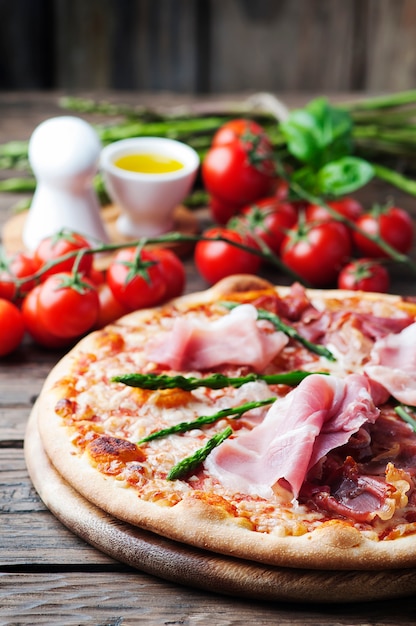 Italian pizza with ham and asparagus