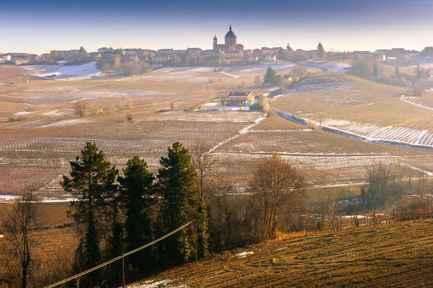 Foto panorama rurale italiano in una mattina d'autunno