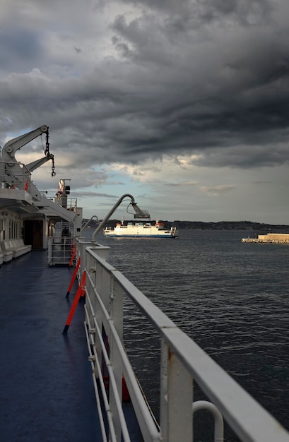 Italië Calabrië uitzicht op de stad Villa StGiovanni vanaf een veerboot