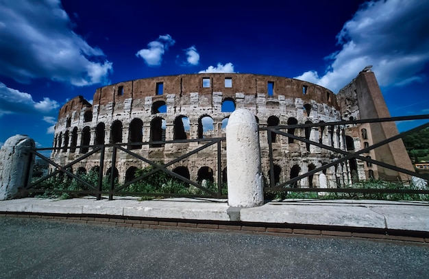 Italië, Lazio, Rome, uitzicht op het Romeinse Colosseum (Flavisch amfitheater), gebouwd in 80 na Christus, het was het grootste amfitheater van het Romeinse rijk.