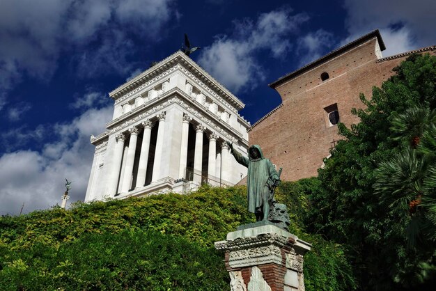 Italië, Rome, bronsstandbeeld en Victoriaans Paleis (Vittoriano)