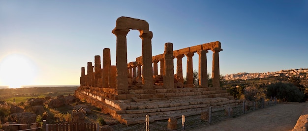 Italië Sicilië Agrigento Griekse tempels Valley panoramisch uitzicht op de Juno-tempel 480420 vC bij zonsondergang