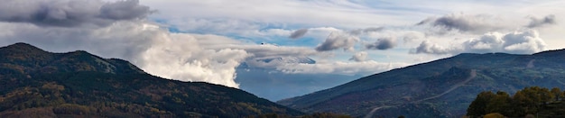 Italië Sicilië panoramisch uitzicht op de vulkaan Etna vanaf de Nebrodi-bergen