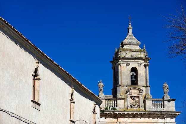 Italië, Sicilië, Ragusa Ibla, San Giacomo-kerk (19e eeuw), klokkentoren