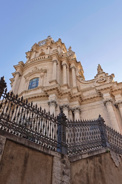 Italië, Sicilië, Ragusa Ibla, uitzicht op de barokke gevel van de kathedraal van St. George's