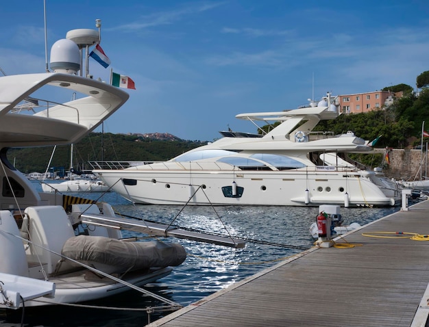 Italië Toscane Eiland Elba luxe jacht Azimut 75'