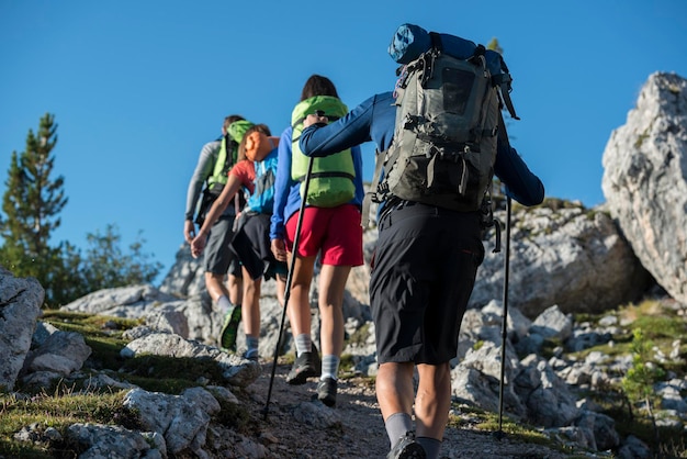 Italië, vriendentrekking in de Dolomtes