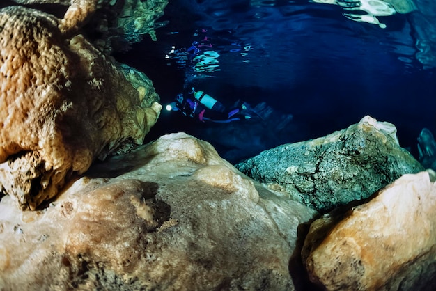 Photo italy, campania, marina di camerota (salerno province), cave diving, alabaster cave - film scan