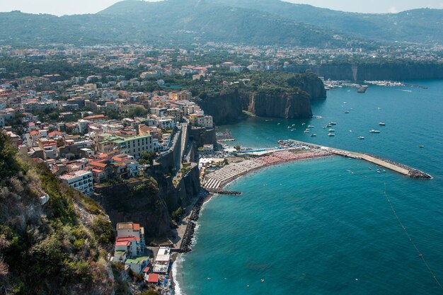 Italia, campania, napoli, golfo di napoli, sorrento, vista della scogliera costa meta di sorrento