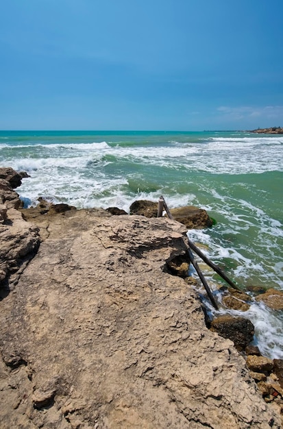 Italy, Sicily, Mediterranean Sea, view of the sicilian South Eastern rocky coastline at Torre di Mezzo (Ragusa Province)