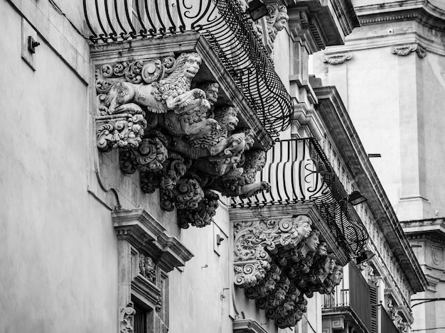 Italy, Sicily, Noto (Siracusa Province), Villadorata Nicolaci Palace (Unesco monument), baroque ornamental statues under the balconies