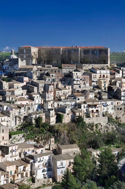イタリア、シチリア島、ラグーザ イブラ、バロック様式の町の眺め
