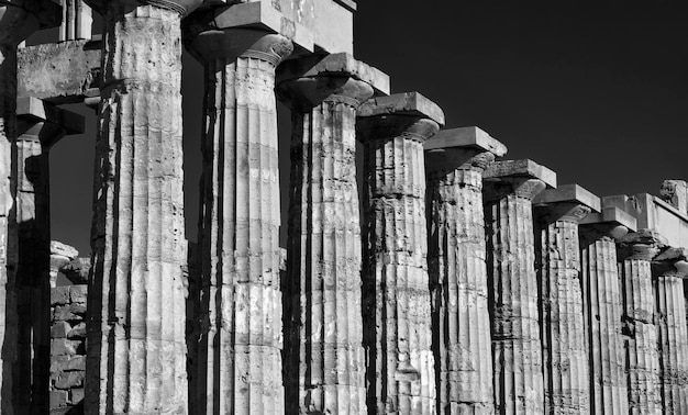 L'italia, sicilia, selinunte, greco colonne del tempio di hera (409 ac)