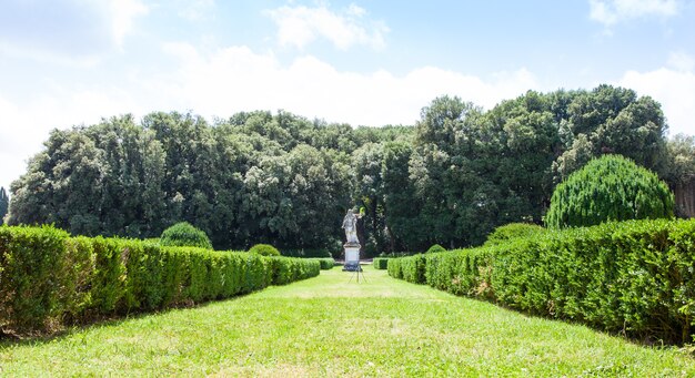 Foto l'italia, la regione toscana, san quirico. famoso giardino all'italiana di orti leonini