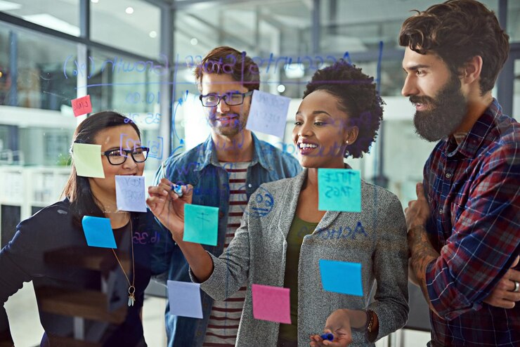 Photo its all about strategic planning cropped shot of coworkers brainstorming in a modern office