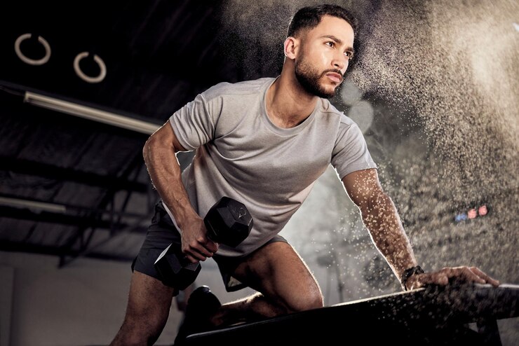 Photo ive failed over and over thats why i succeed shot of a muscular young man exercising with a dumbbell in a gym