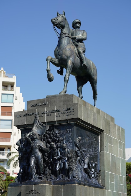 Izmir Ataturk-monument op het Plein van de Republiek Izmir Turkiye