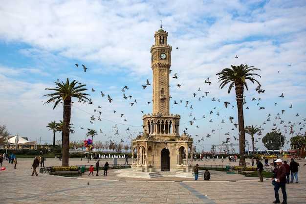 Izmir / Turkije, 20 december 2018, Izmir Old Clock Tower, Konak Square