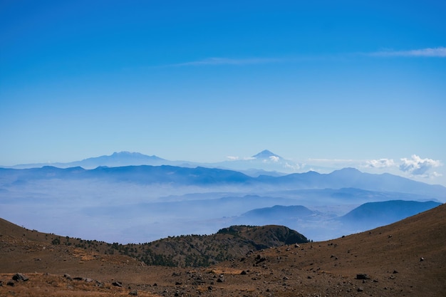 Iztaccihuatl en Popocatepetl vulkaan gezien vanaf de nevado de toluca vulkaan