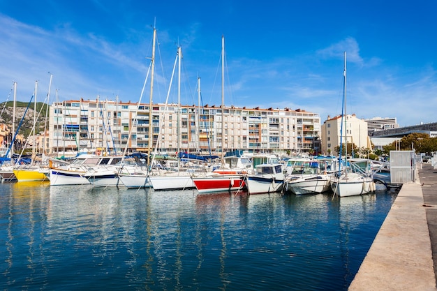 Jachten in de haven van toulon frankrijk