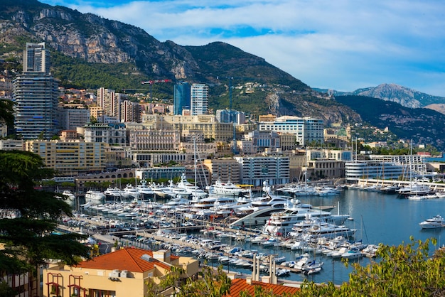 Jachthaven met jachten in de zomer in Monaco. Frankrijk.