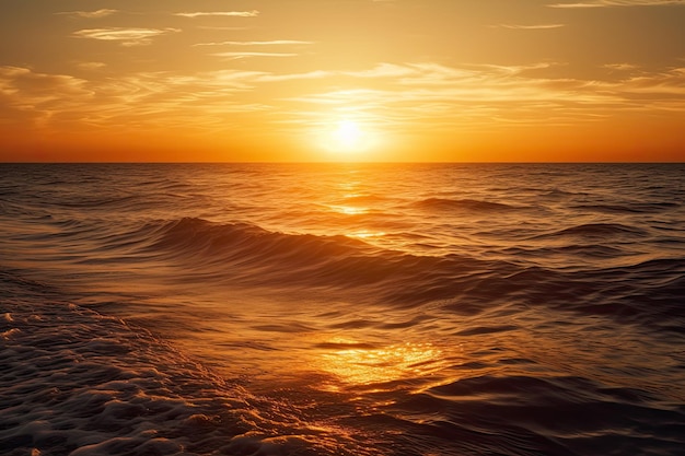 Jachtzeil tegen de achtergrond van de ondergaande zon Zeer heldere en mooie oranje zonsondergang op zee
