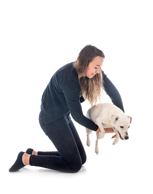 Foto jack russel terrier en vrouw