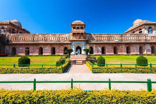 Photo jahaz mahal ship palace ruins mandu