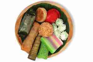 Photo jajan pasar traditional indonesian market snacks on the wooden plate with banana leaves top view